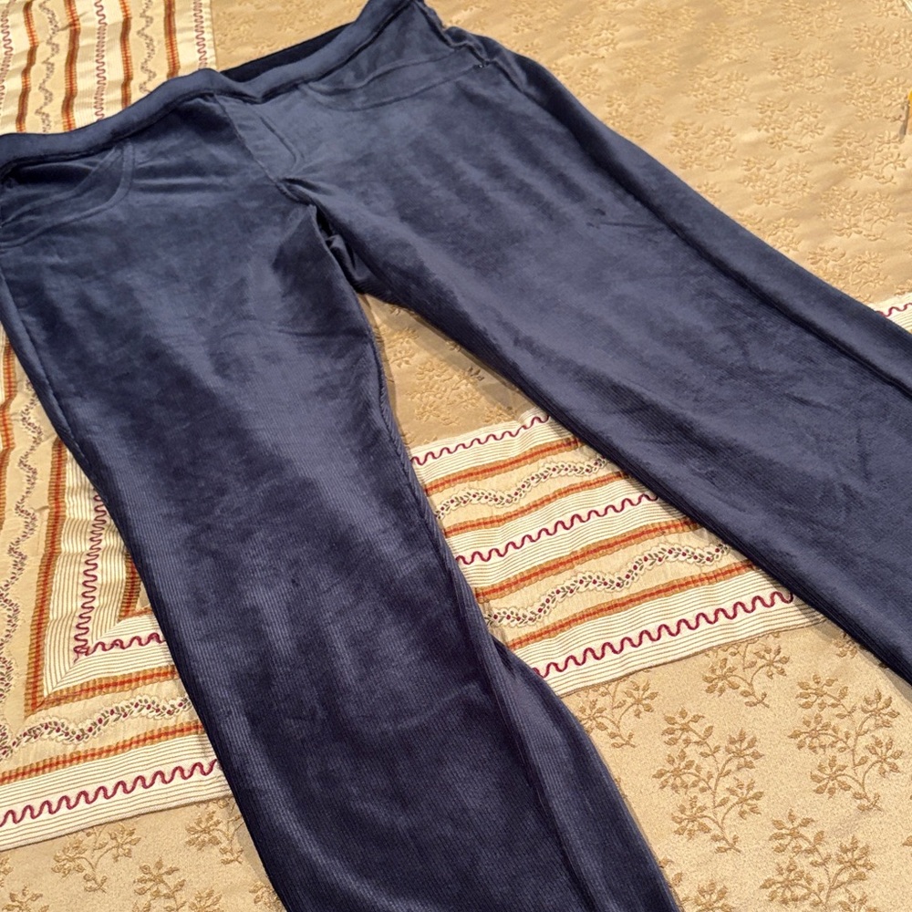 D a-sh pants, shiny polyester fabric, very soft, machine washable, M